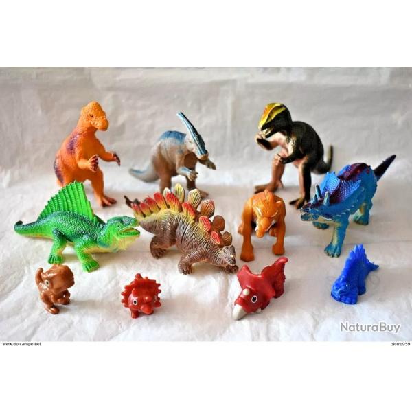 Lot de 11 figurines de dinosaures