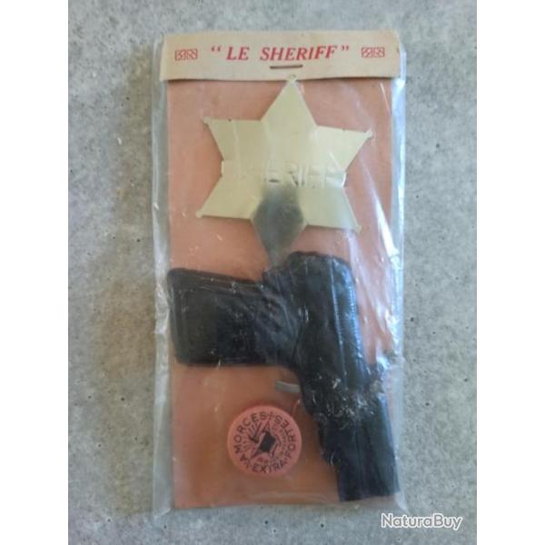 Ancien jouet : Pistolet  amorces sur blister non ouvert avec amorces et toile de shriff annes 50