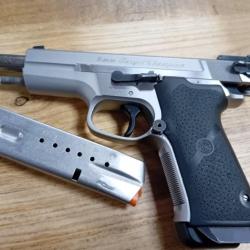 PISTOLET S&W TARGET CHAMPION 9 mm