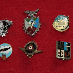 Lot de broches  et pins année 80