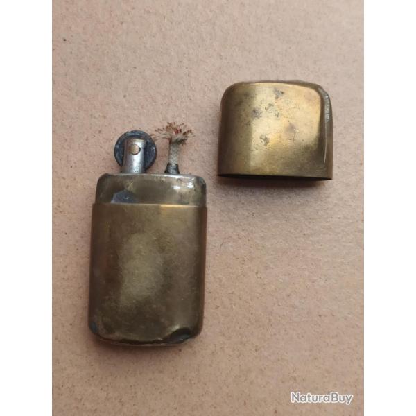 BRIQUET ANCIEN A ESSENCE  AVEC PLAQUE TAXE IMPOT POILU SOLDAT MODELE N1