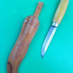 ANCIENNE  DAGUE  CHASSE   PUUKKO   FINLANDAIS  AVEC SON ETUI  CUIR   .