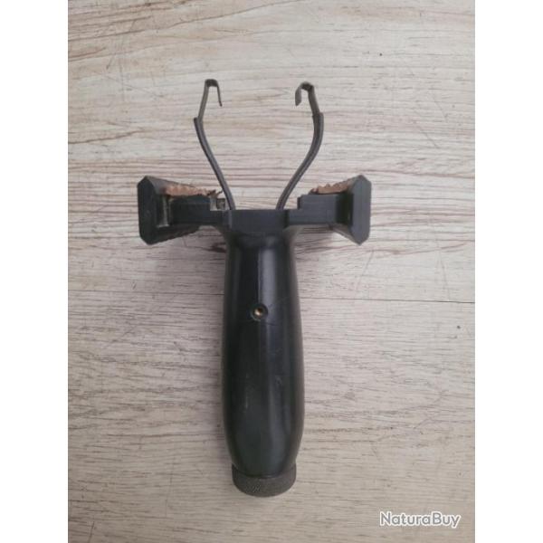 poigne famas g1