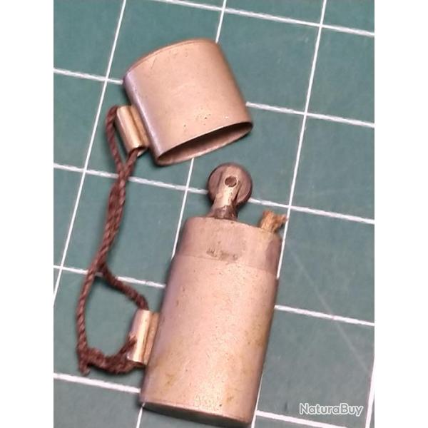 BRIQUET A ESSENCE, UTILISE PAR MILITAIRE EN INDOCHINE