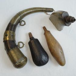 Lot de 4 anciennes poires à poudres