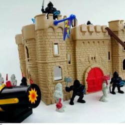 Lot Château médiéval avec accessoires et figurines - RedBox