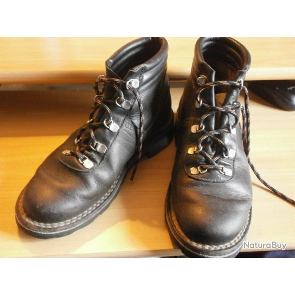 Chaussures rangers GATINE t. 38/39 tout cuir