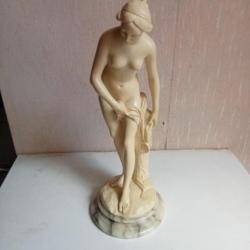 statuette ancien sur support marbre hauteur 24 cm, signé