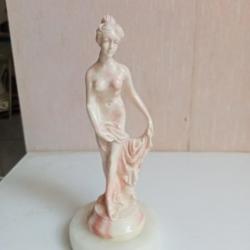 statuette ancienne en marbre de carrare blanc et rose hauteur 18 cm