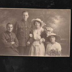 soldats britanniques photo de studio avec amies