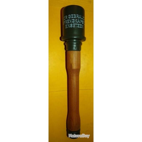GRENADE M24 PRESSE PUREE INERTE Reproduction de la grenade allemande model 24 surnomme presse-pure