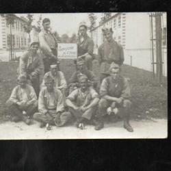 camp de mourmelon photo souvenir d'un groupe de militaire , voir calot extrème droite 67 ?