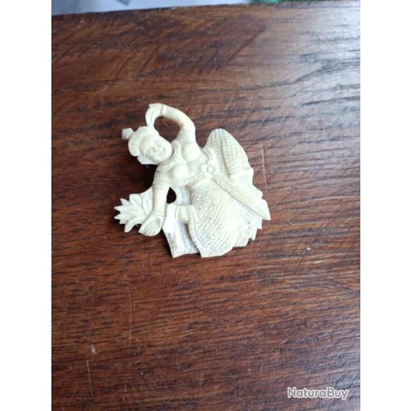 BROCHE SCULPT  LA MAIN, FABRIQUE EN EXTRME-ORIENT
