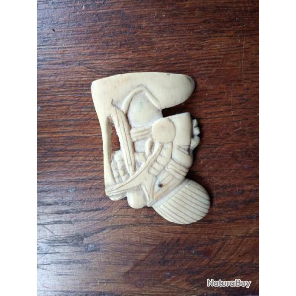 Broche sculpte main . Tte de femme africaine