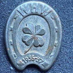 Badge allemand du Winterhilfswerk 1936-1937 WW2 médaille insigne