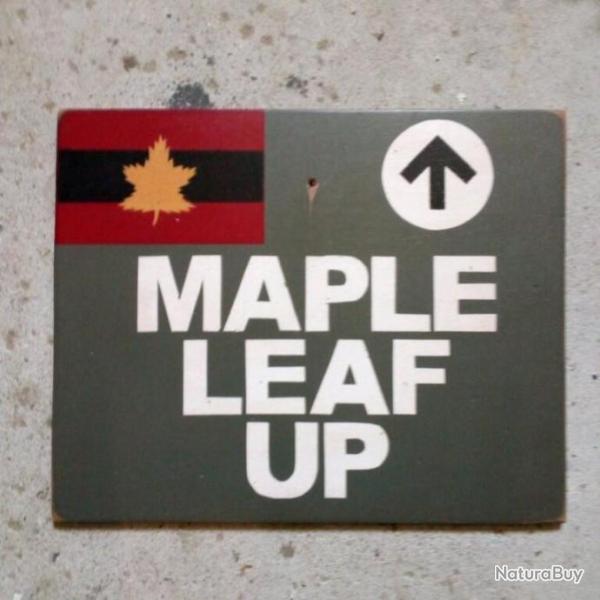 Militaria - Panneau canadien WW2 : "MAPLE LEAF UP"