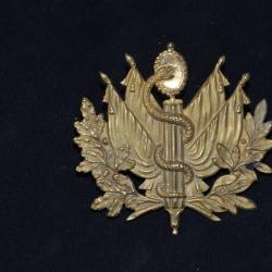 RARE INSIGNE DE SHAKO OU KEPI 1886 SERVICE DE SANTE MEDECIN-EPOQUE 1880/1900-GUERRE 1914/1918.