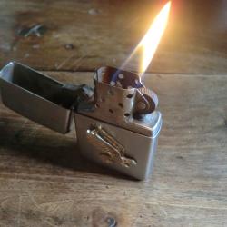 briquet zippo essence j / v  bradford .pa. mad  usa