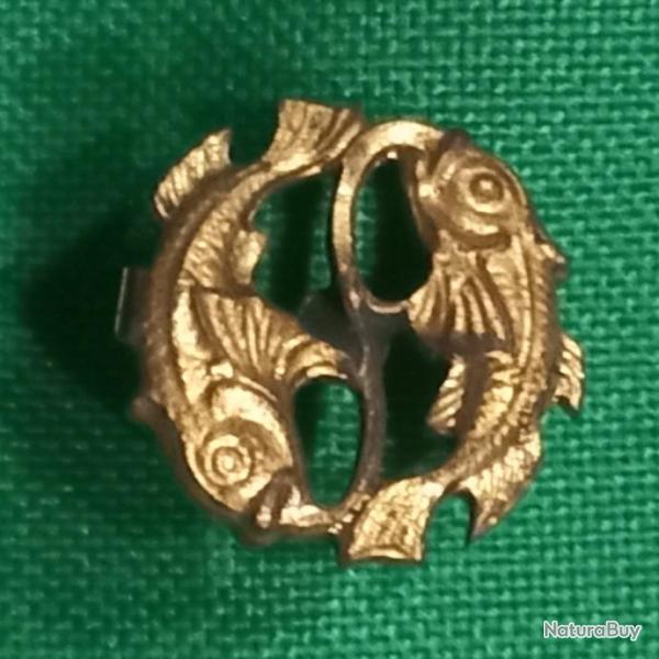 rare ancien  pin's POISSON   dor  l'or fin