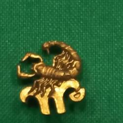 rare ancien  pin's SCORPION    doré à l'or fin