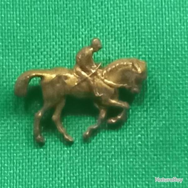 rare ancien  pin's CAVALIER /  JOCKEY    dor  l'or fin