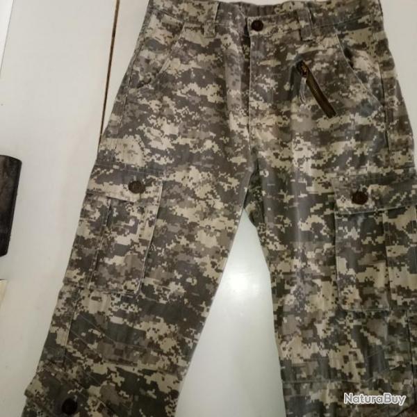 PANTALON CARGO TYPE CAMO DIGITAL