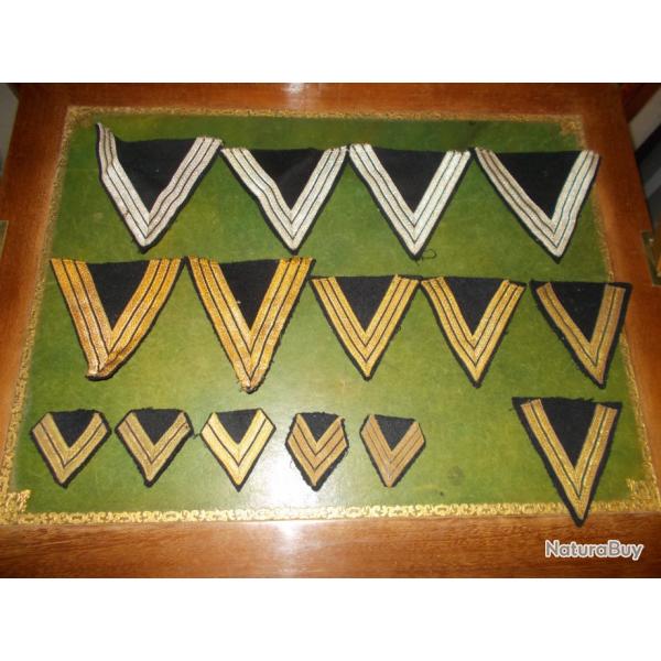 lot d'anciens insignes tissu galons chevrons uniformes gendarmerie militaria argent et dor grands