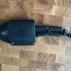 Couteau Bushcraft beargrylls paracord