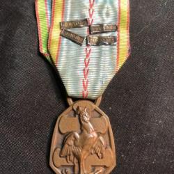 medaille defense passive ww2 avec barrettes france afrique liberation allemagne