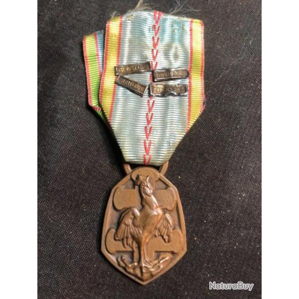 medaille defense passive ww2 avec barrettes france afrique liberation allemagne