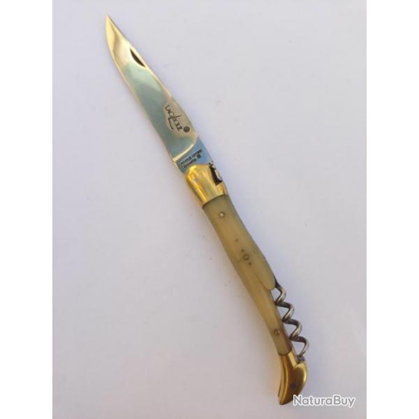 LAGUIOLE  "  FORGE DE LAGUIOLE "  en  AUBRAC  .   ACIER  FRANCAIS  FABRICATION ARTISANALE   .