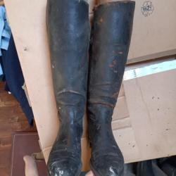 Bottes militaires avec forme en bois