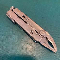 Leatherman CRUNCH avec étui cuir . Modèle vintage datant de 2014 . État Neuf !!