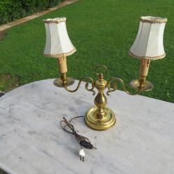 Ancienne lampe de table a poser en laiton doré patiné à 2 bras de lumière - FRANCE (Vers 1950)