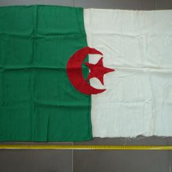 guerre d'Algérie ; ancien drapeau Du FLN ; prise de guerre