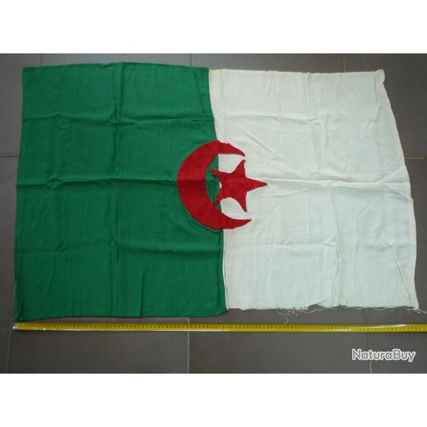 guerre d'Algrie ; ancien drapeau Du FLN ; prise de guerre