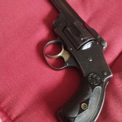 Magnifique Smith Wesson fourth model Safety. Cal 38 Très tardif.