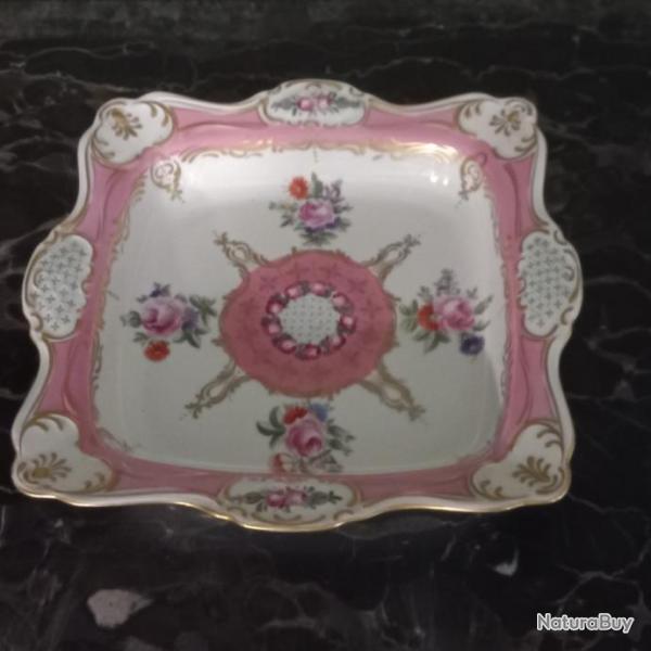 Trs joli plat en porcelaine 1970