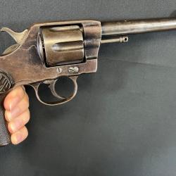 COLT modèle 1889 fabrication 1893 cal38lc.  UNE PAIRE DE PLAQUETTE NEUVE SERA FOURNIE