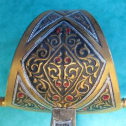 Très belle dague coupe papier De Toledo Damasquiné et plaqué a l'or fin ,lame de 25,5 Cm