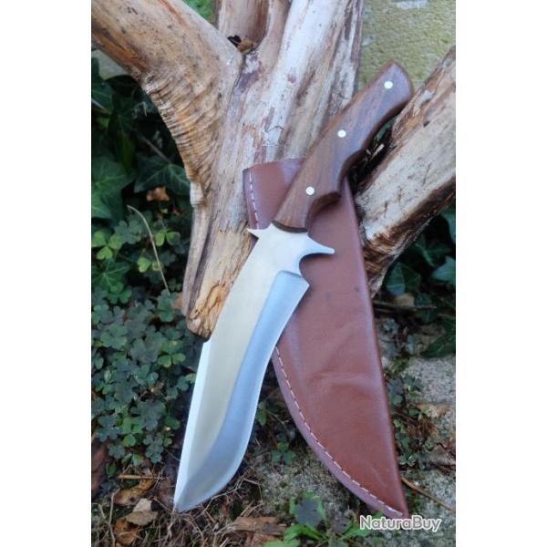 Couteau de Chasse Survie Lame Kukkri Acier Carbone 1055 Manche Bois Etui Cuir Fabric Artisanale