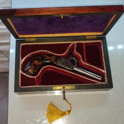 Magnifique coffret luxe contenant son pistolet à coffre canon rayures cheveux crosse ronce de noyer