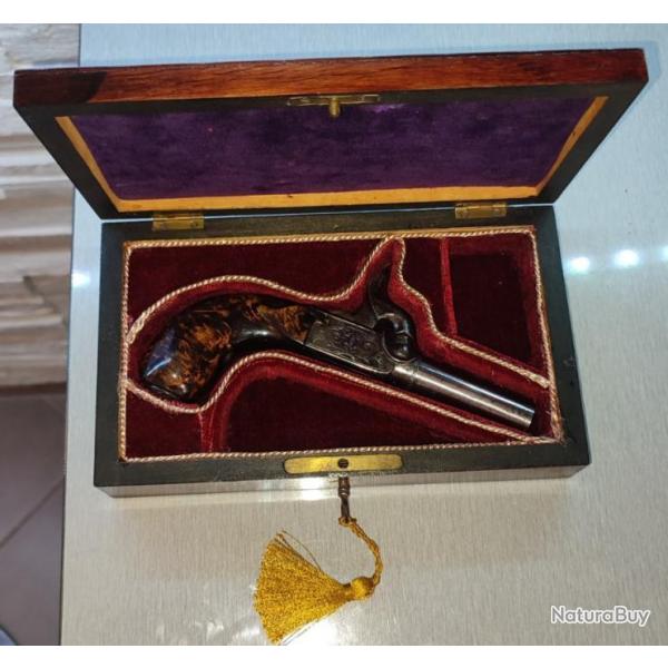 Magnifique coffret luxe contenant son pistolet  coffre canon rayures cheveux crosse ronce de noyer