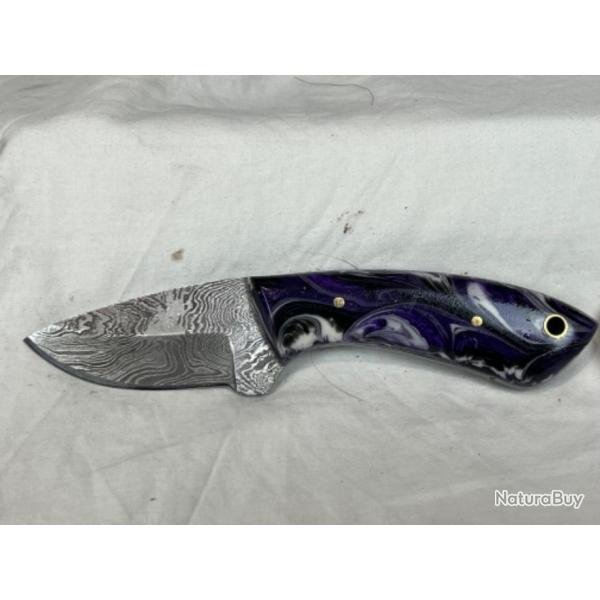 Couteau  dpecer forg Damas 17cm marbr violet