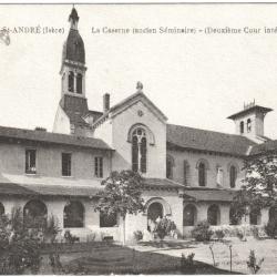 CPA MILITARIA  -  LA CÔTE-SAINT-ANDRÉ  -   LA CASERNE, DEUXIÈME COURS INTÉRIEURE