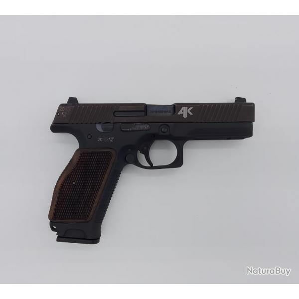 KALASHNIKOV SP-1.Version civil du pistolet russe le LEBEDEV PL14