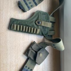 Ceinturon avec holster et porte chargeur WW2