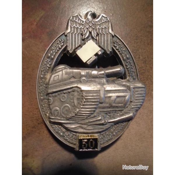 INSIGNES LOT DE 2 MILITAIRES CHAR DE COMBAT