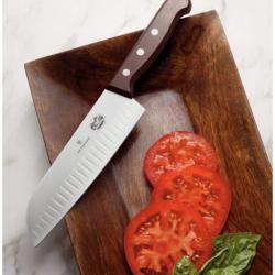 Victorinox 6.8520.17 Couteau de cuisine Santoku 17cm ondulé. avec manche en bois