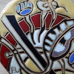 Exceptionnelle insigne broche pendentif émaillé signé de l'artiste Fernand Léger. Bijou très rare.